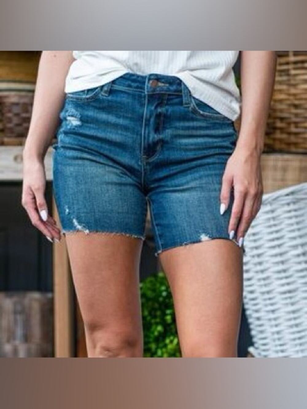 Judy Blue Got You Covered Mid Thigh Distressed Denim Shorts Size Small